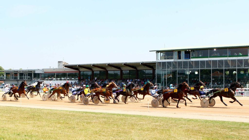 Grand National du trot Argentan + tribune